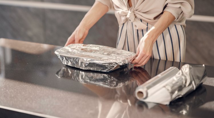 Aluminium Foil in the Kitchen: Safe Tool or Hidden Risk?