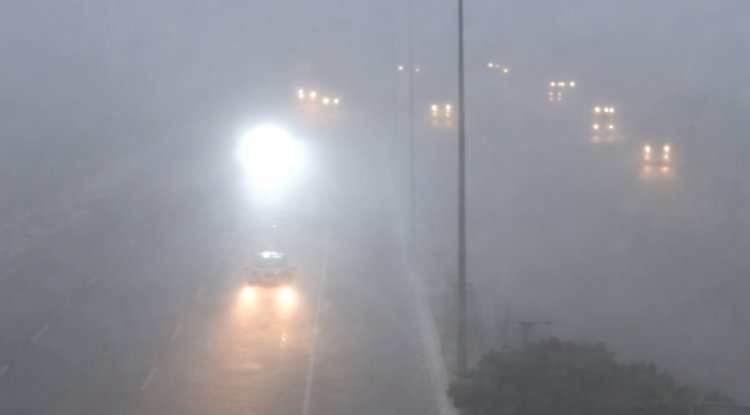 Delhi-NCR Gripped by Severe Cold as Temperatures Near Freezing, IMD Issues Yellow Alert