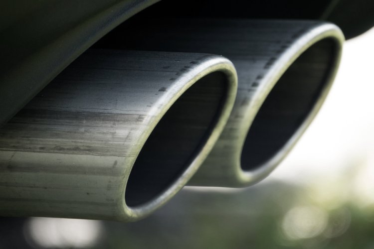 EU Commission Expected to Revise 2035 Car Emissions Ban