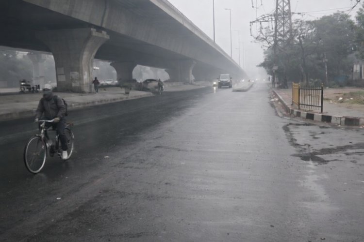 Rain and Dense Fog Grip Delhi, Visibility Drops Sharply in Several Areas
