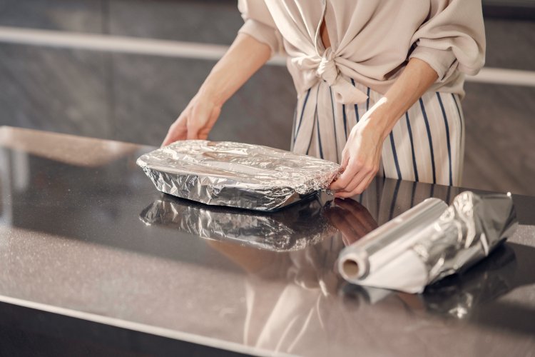 Aluminium Foil in the Kitchen: Safe Tool or Hidden Risk?