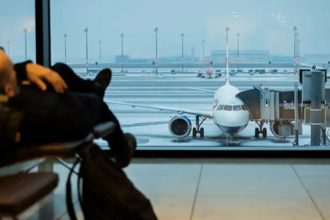 Berlin Brandenburg Airport Halts Flights After Snow and Freezing Rain