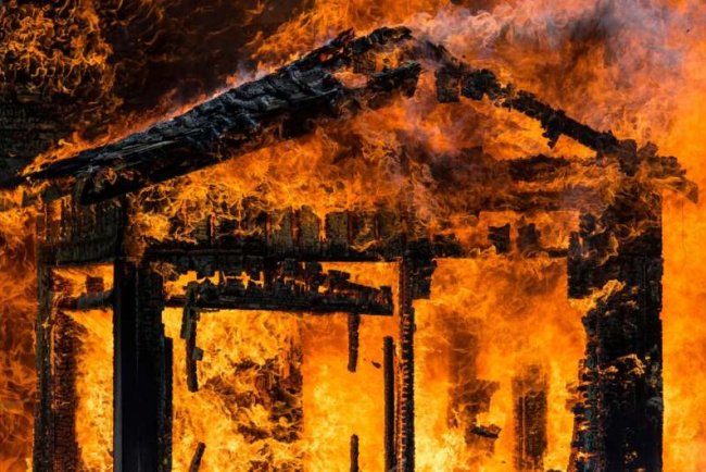 How House Fire Emissions Differ from Forest Fires: What the Science Shows