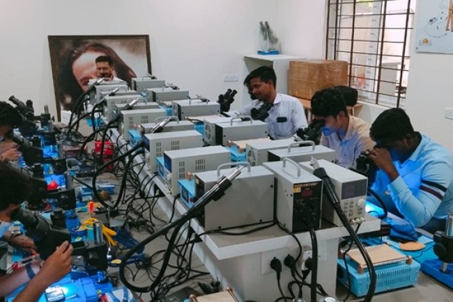 Supertron Electronics Invests In CSR