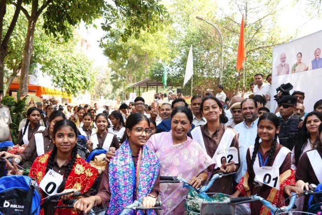 RBL Bank Distributes 800 Bicycles, School Kits to Girls in Delhi