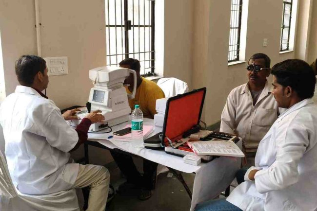 Eye Camp In Greater Noida Screens 150 Safai Mitras For Vision Issues