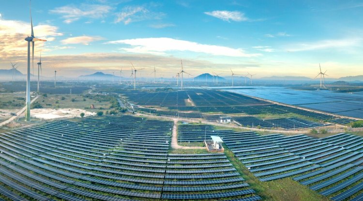 Global Renewable Energy Capacity Hits Record 692 GW Growth In 2025