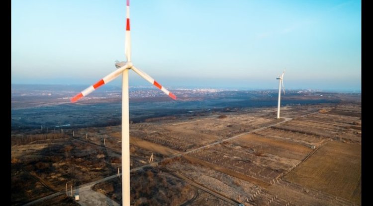 China, India Cut Fossil Power as Renewables Lead in 2025