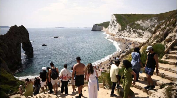 UK Records 33.5°C As Heatwave Grips London And Southeast England