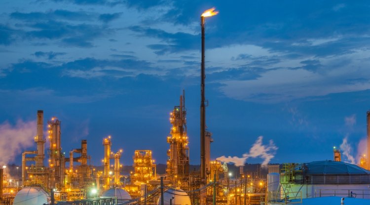 Oil Refinery Decarbonisation Could Cut 53 Billion Tons of CO2 by 2070