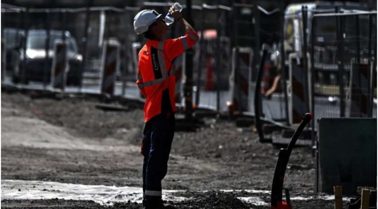 Europe Heat Wave Triggers Health Alerts, School Closures and Transport Disruptions