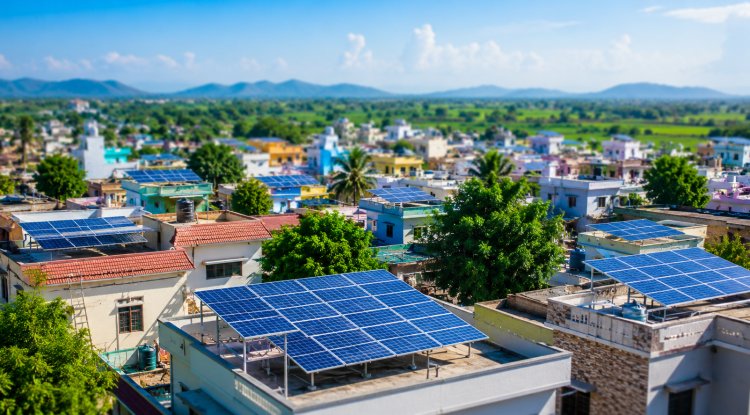 Small Towns Lead India's Rooftop Solar Revolution, Outpacing Major Cities