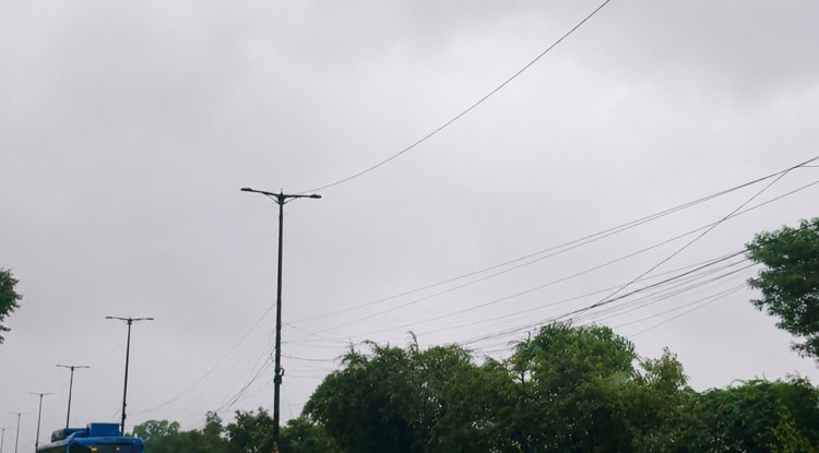 Delhi Braces for More Rain as IMD Issues Yellow Alert; Temperature Drops by Up to 6°C